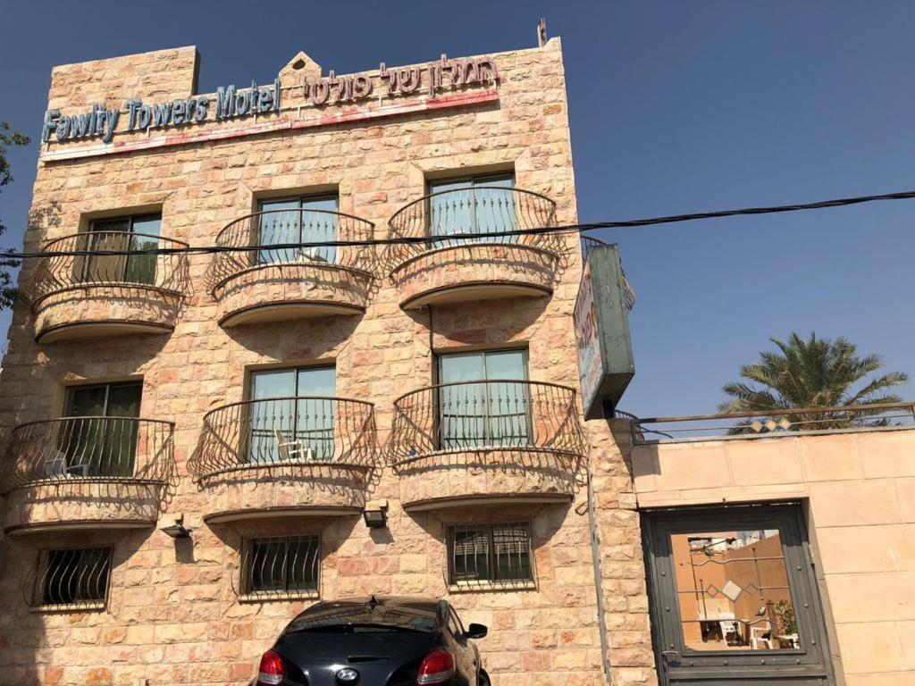Faulty Towers Hotel Eilat Buitenkant foto