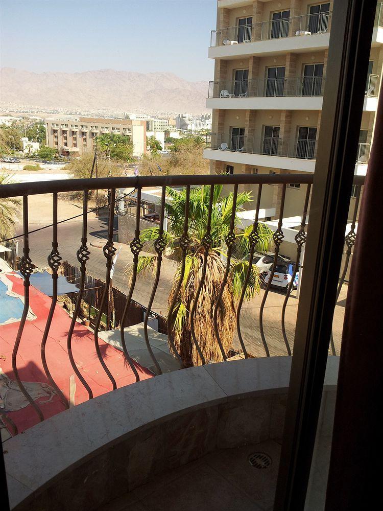 Faulty Towers Hotel Eilat Buitenkant foto