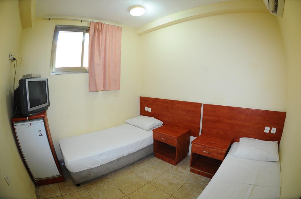 Faulty Towers Hotel Eilat Kamer foto