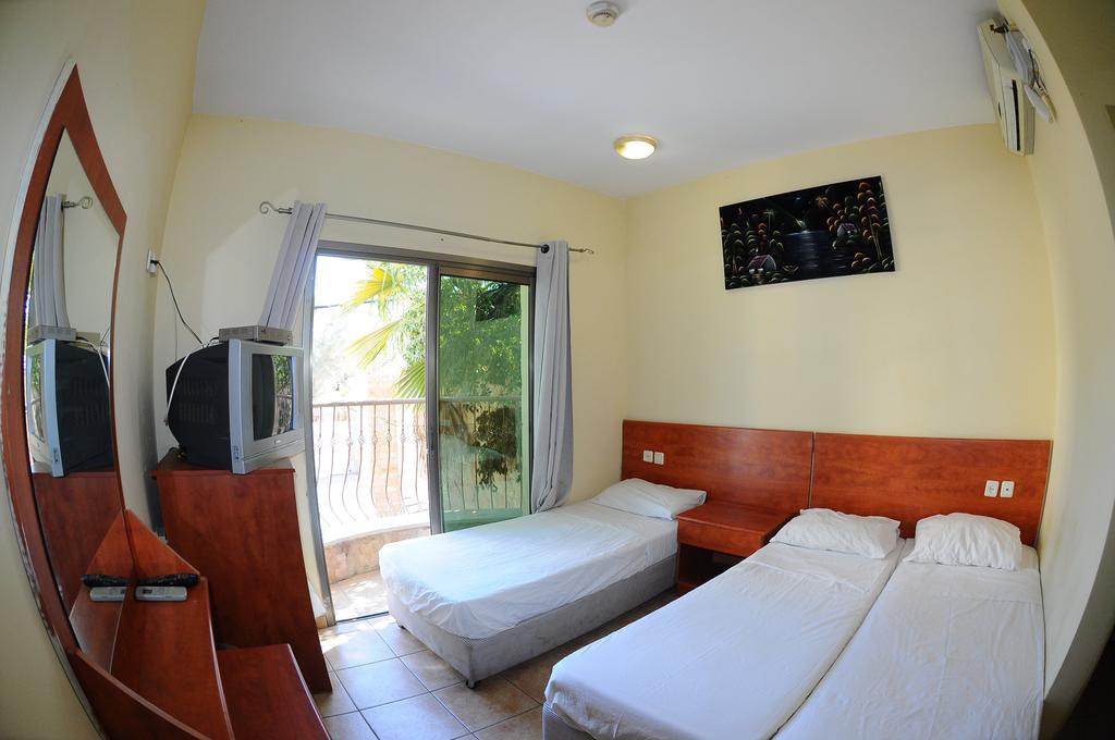 Faulty Towers Hotel Eilat Kamer foto