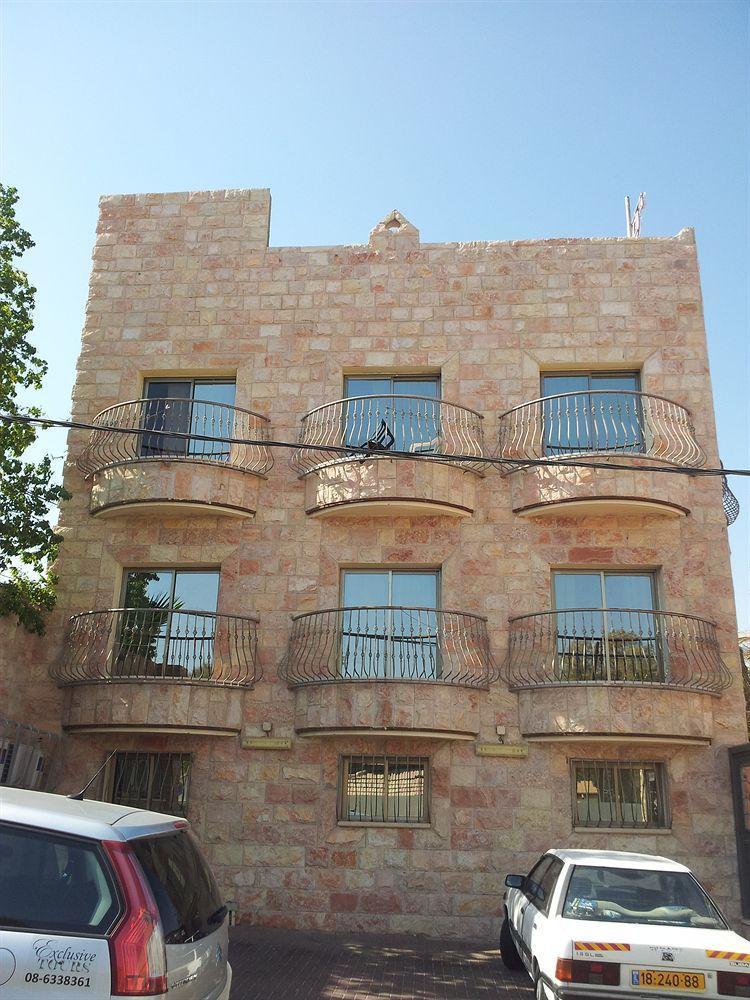 Faulty Towers Hotel Eilat Buitenkant foto