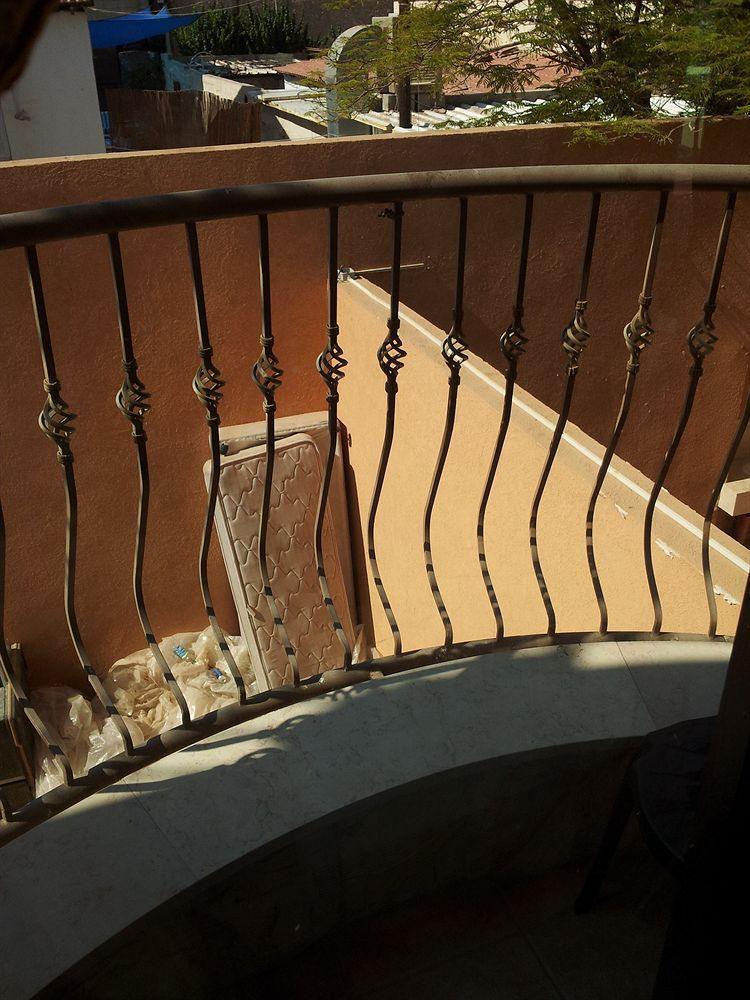 Faulty Towers Hotel Eilat Buitenkant foto
