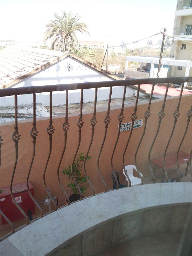 Faulty Towers Hotel Eilat Buitenkant foto