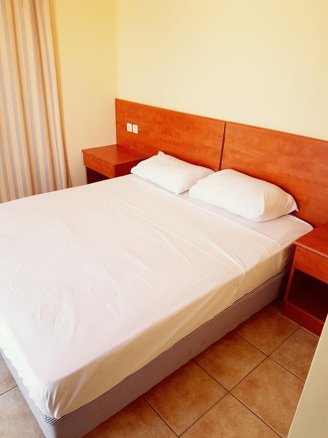 Faulty Towers Hotel Eilat Buitenkant foto