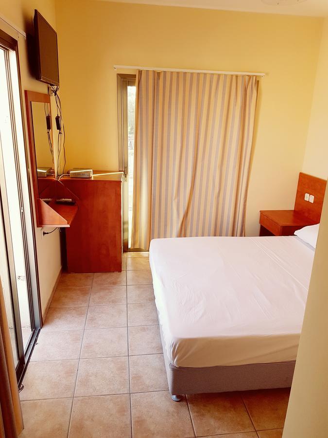 Faulty Towers Hotel Eilat Buitenkant foto